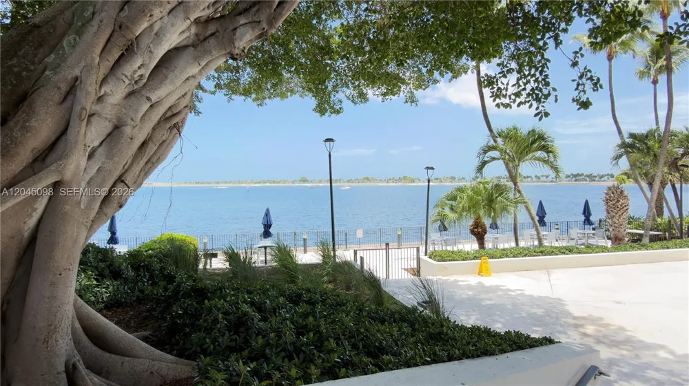 2333 Brickell Ave #614 Miami, FL 33129