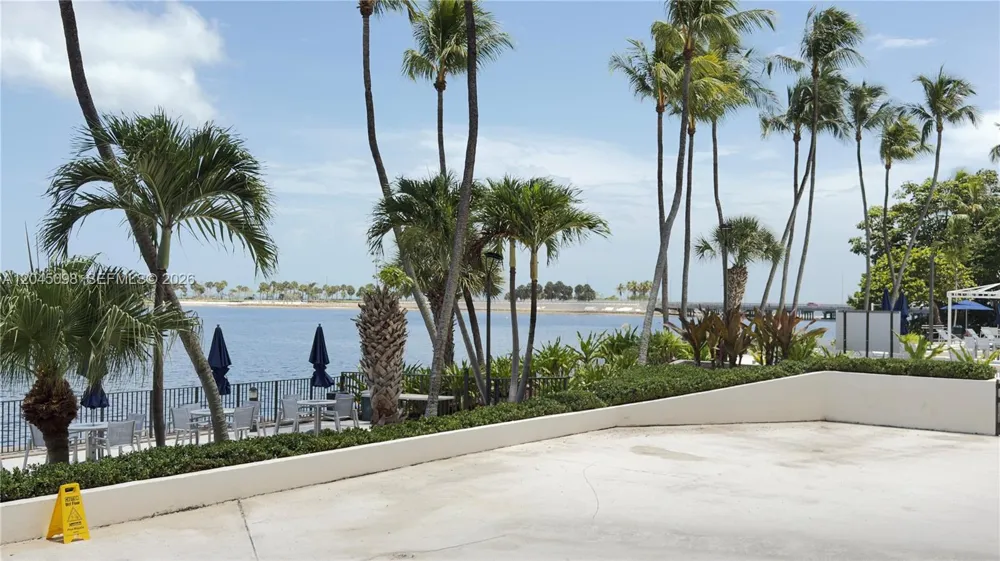 2333 Brickell Ave #614 Miami, FL 33129