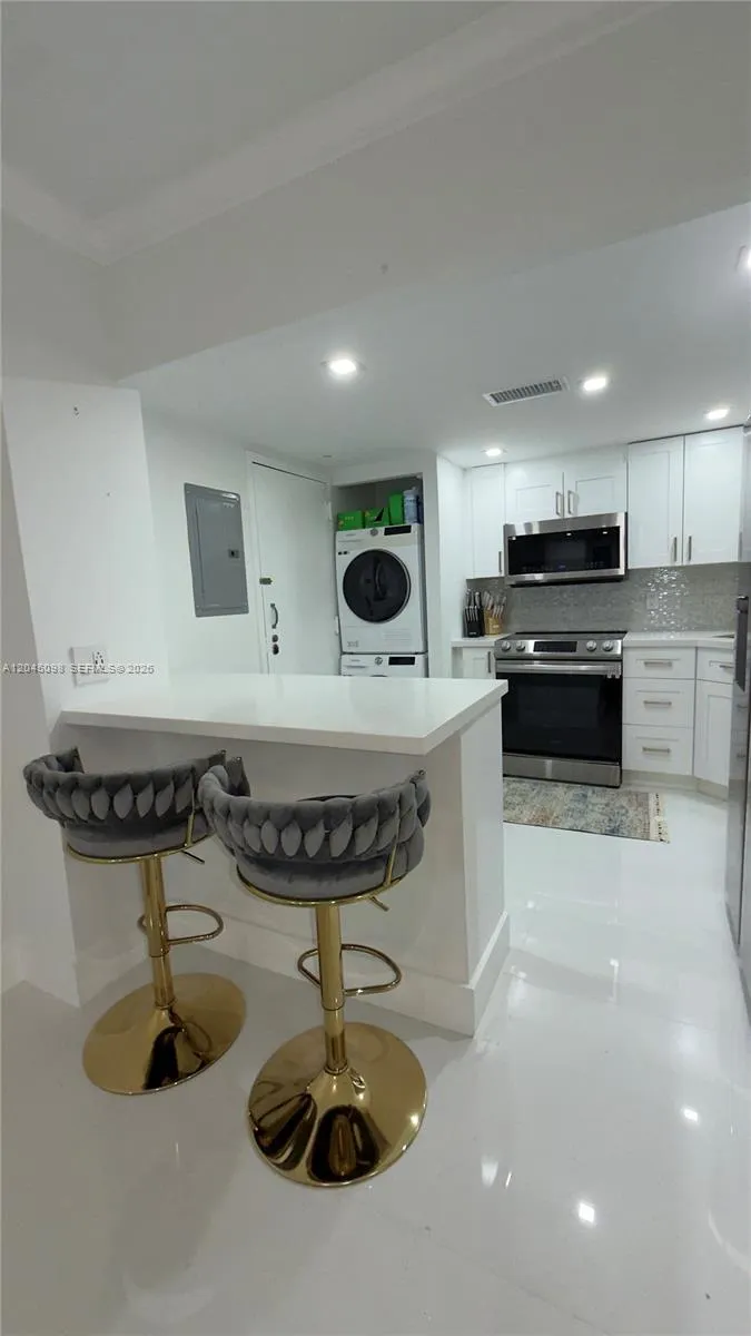 2333 Brickell Ave #614 Miami, FL 33129