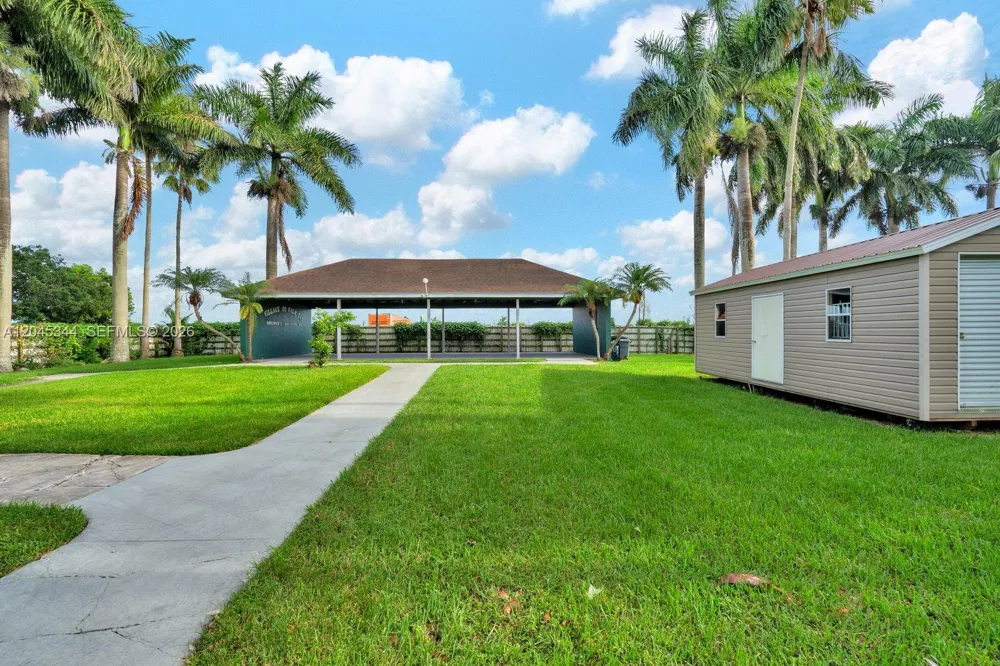768 SW 9th St Florida City, FL 33034