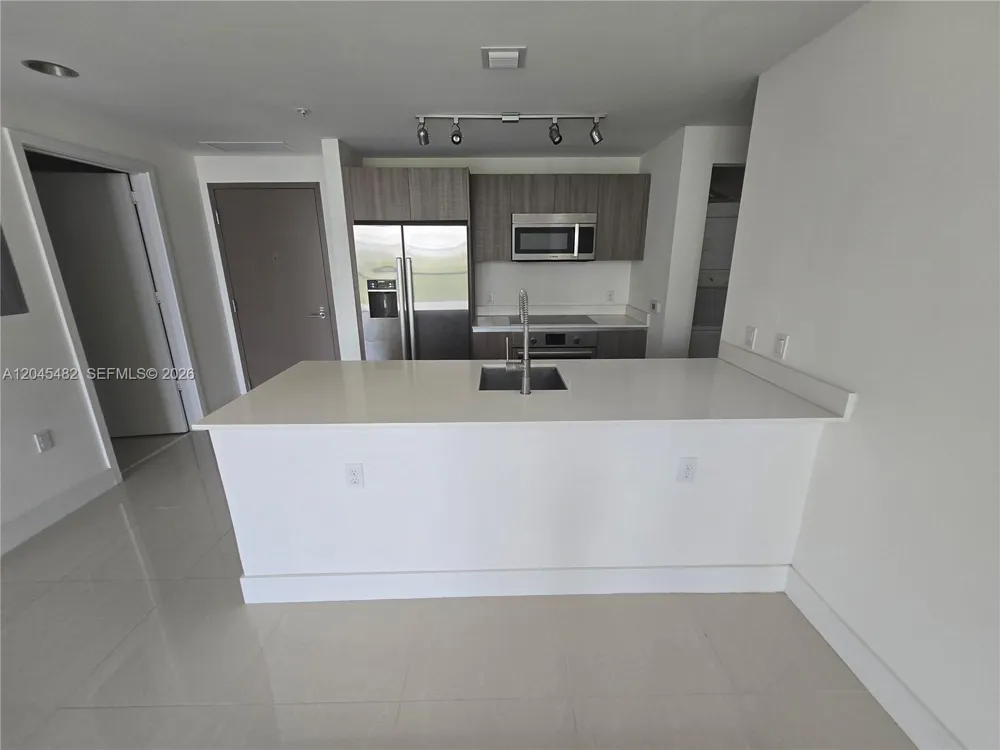 201 SW 17th Rd #611 Miami, FL 33129