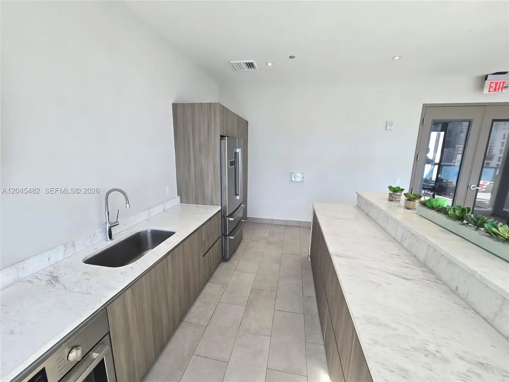 201 SW 17th Rd #611 Miami, FL 33129