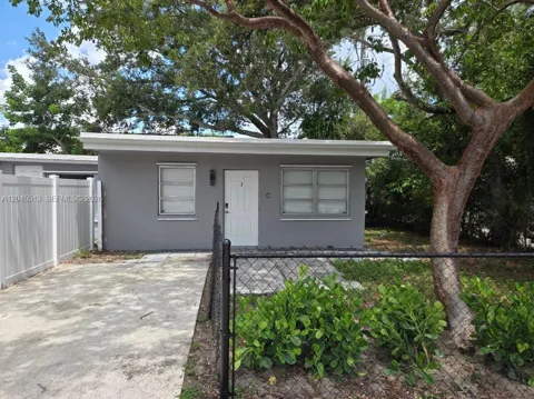 325 SW 14th Ct #C