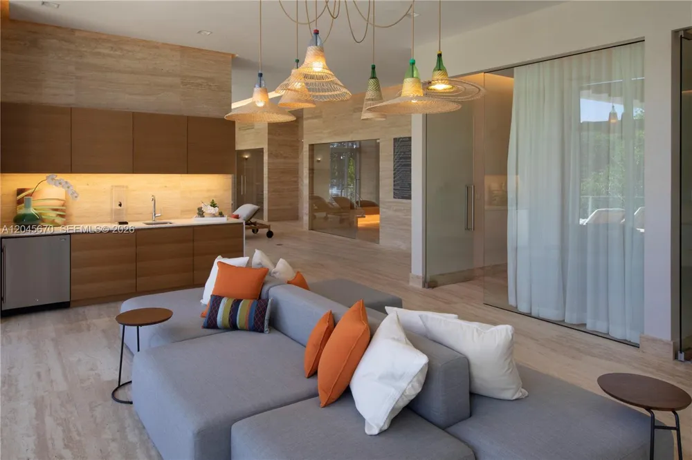 16385 Biscayne Blvd #2601 +2 PARKINGS North Miami Beach, FL 33160