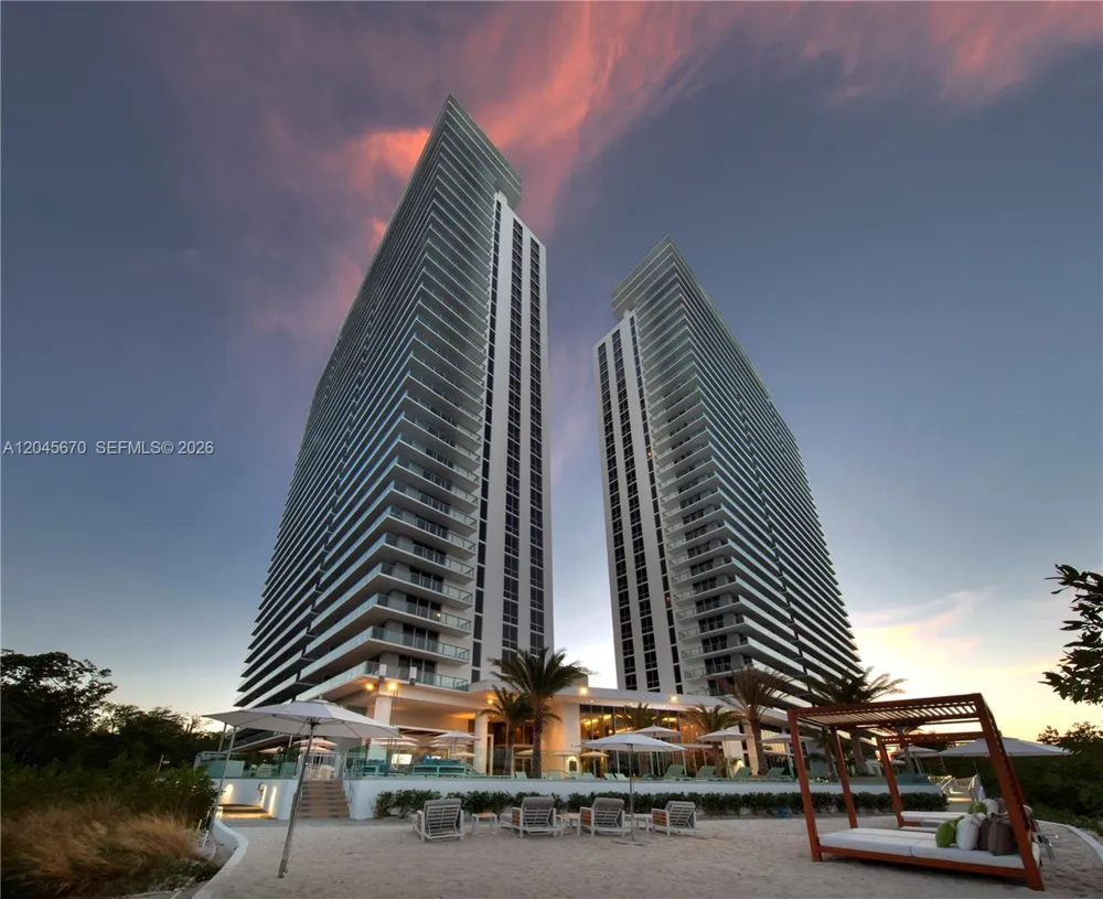 16385 Biscayne Blvd #2601 +2 PARKINGS North Miami Beach, FL 33160