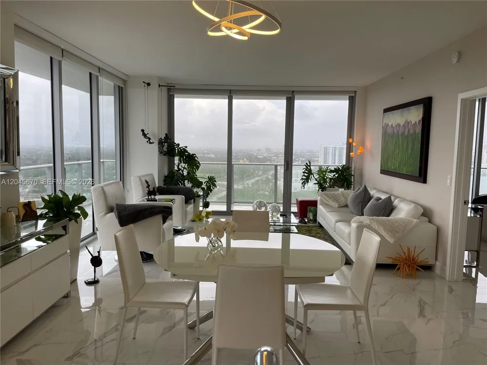 16385 Biscayne Blvd #2601 +2 PARKINGS North Miami Beach, FL 33160