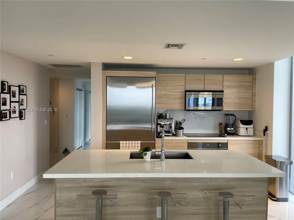 16385 Biscayne Blvd #2601 +2 PARKINGS North Miami Beach, FL 33160