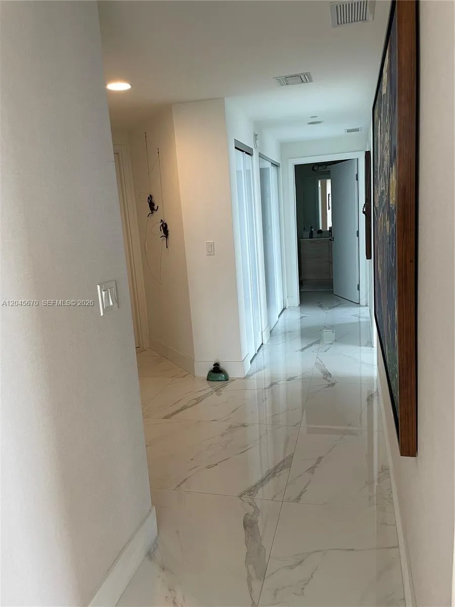 16385 Biscayne Blvd #2601 +2 PARKINGS North Miami Beach, FL 33160