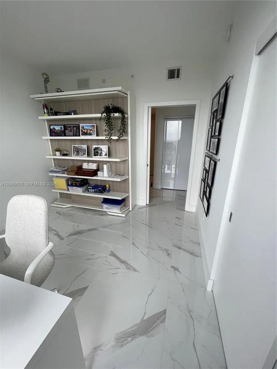 16385 Biscayne Blvd #2601 +2 PARKINGS North Miami Beach, FL 33160