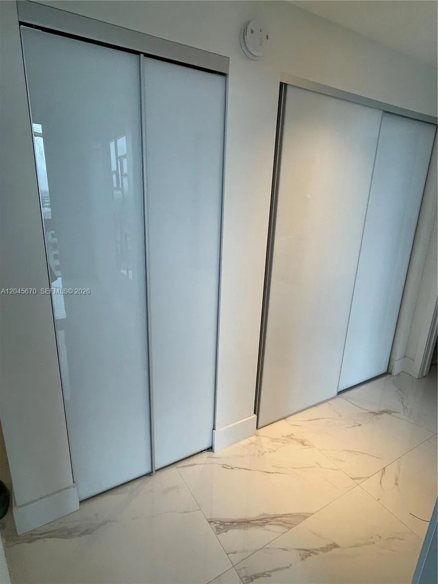 16385 Biscayne Blvd #2601 +2 PARKINGS North Miami Beach, FL 33160