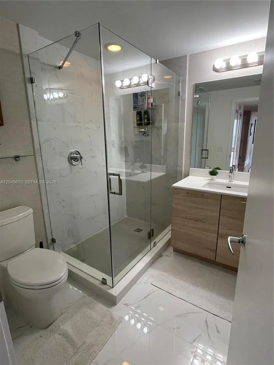 16385 Biscayne Blvd #2601 +2 PARKINGS North Miami Beach, FL 33160