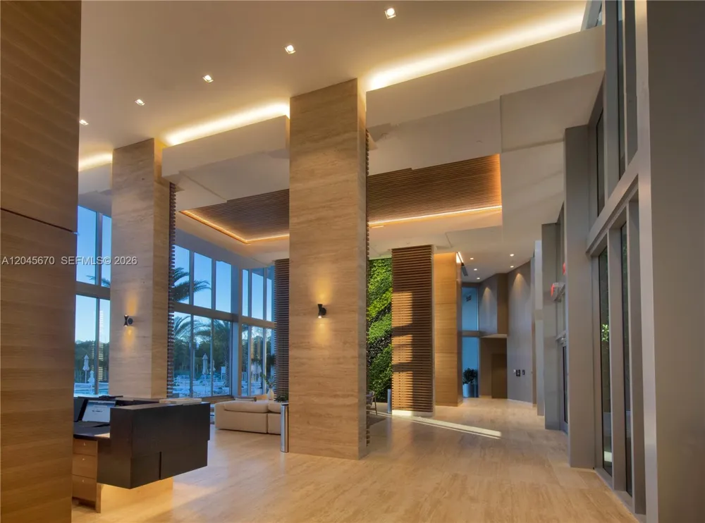 16385 Biscayne Blvd #2601 +2 PARKINGS North Miami Beach, FL 33160
