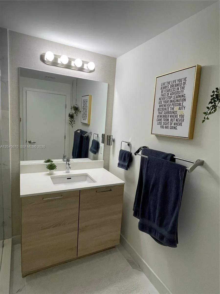 16385 Biscayne Blvd #2601 +2 PARKINGS North Miami Beach, FL 33160