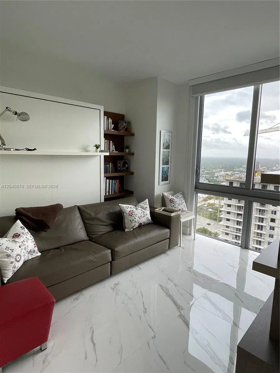 16385 Biscayne Blvd #2601 +2 PARKINGS North Miami Beach, FL 33160