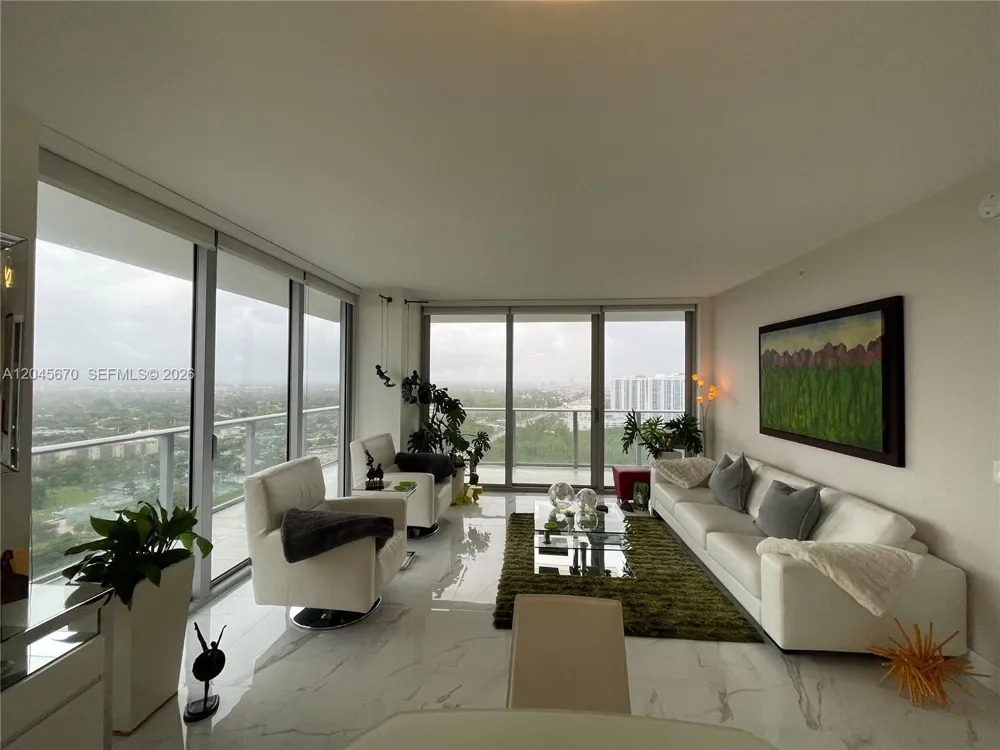 16385 Biscayne Blvd #2601 +2 PARKINGS North Miami Beach, FL 33160
