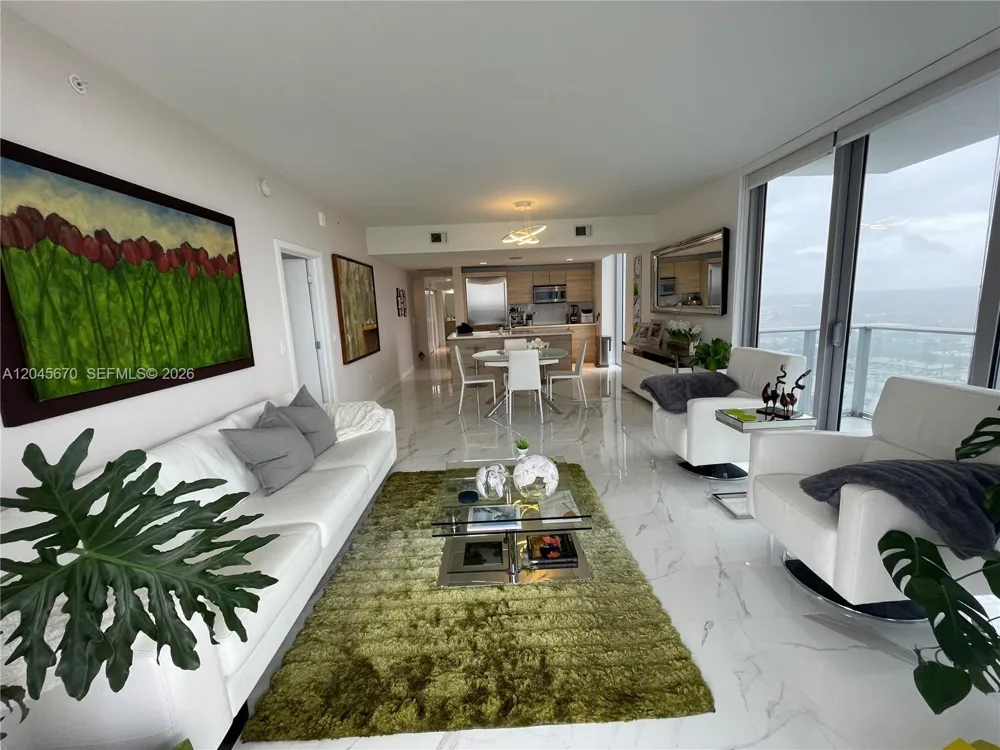 16385 Biscayne Blvd #2601 +2 PARKINGS North Miami Beach, FL 33160