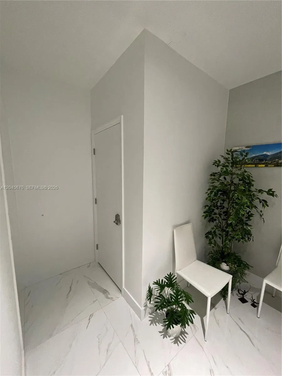 16385 Biscayne Blvd #2601 +2 PARKINGS North Miami Beach, FL 33160