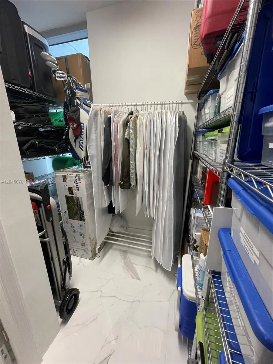 16385 Biscayne Blvd #2601 +2 PARKINGS North Miami Beach, FL 33160