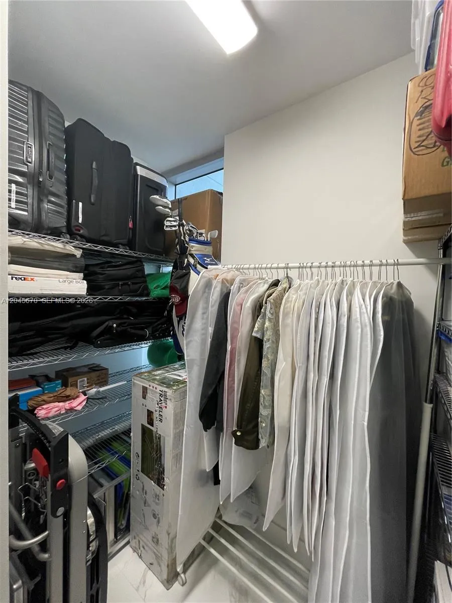 16385 Biscayne Blvd #2601 +2 PARKINGS North Miami Beach, FL 33160