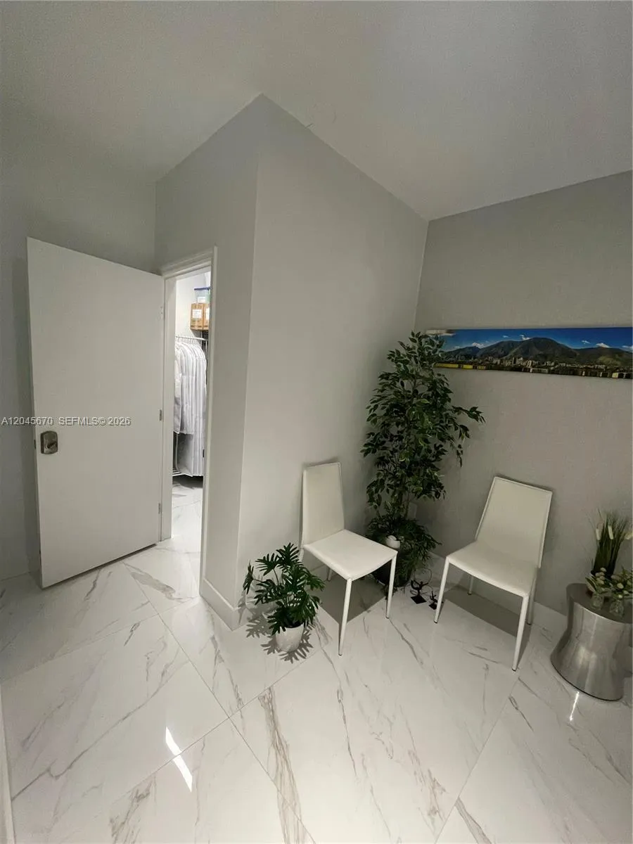 16385 Biscayne Blvd #2601 +2 PARKINGS North Miami Beach, FL 33160