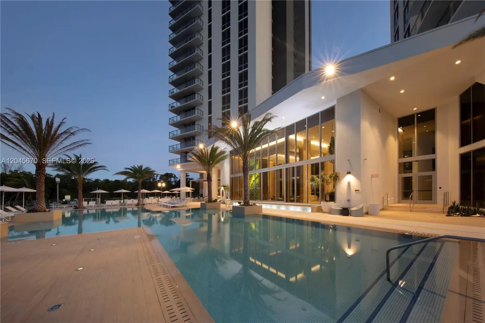 16385 Biscayne Blvd #2601 +2 PARKINGS North Miami Beach, FL 33160