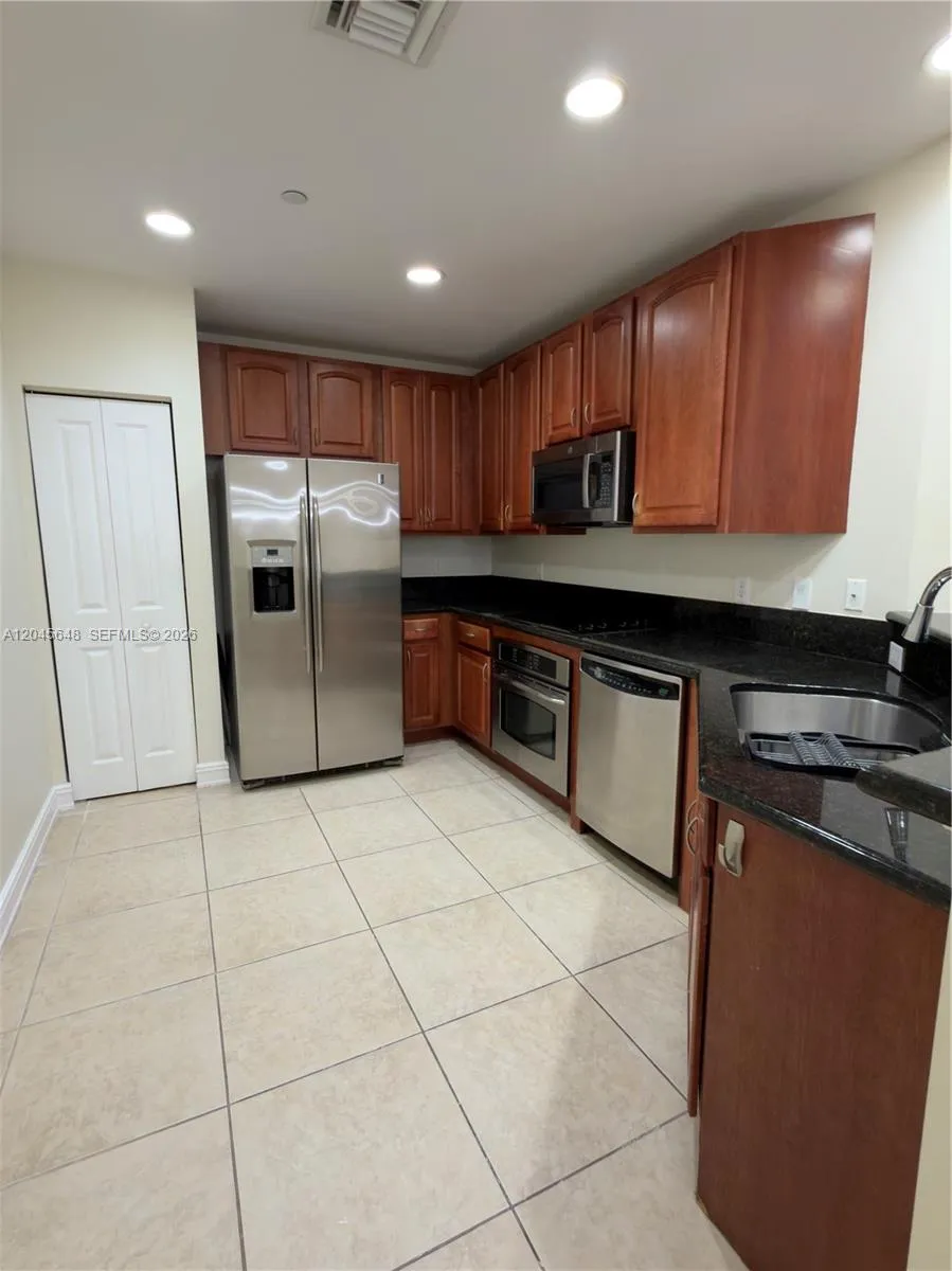 16100 Emerald Estates Dr #281 Weston, FL 33331