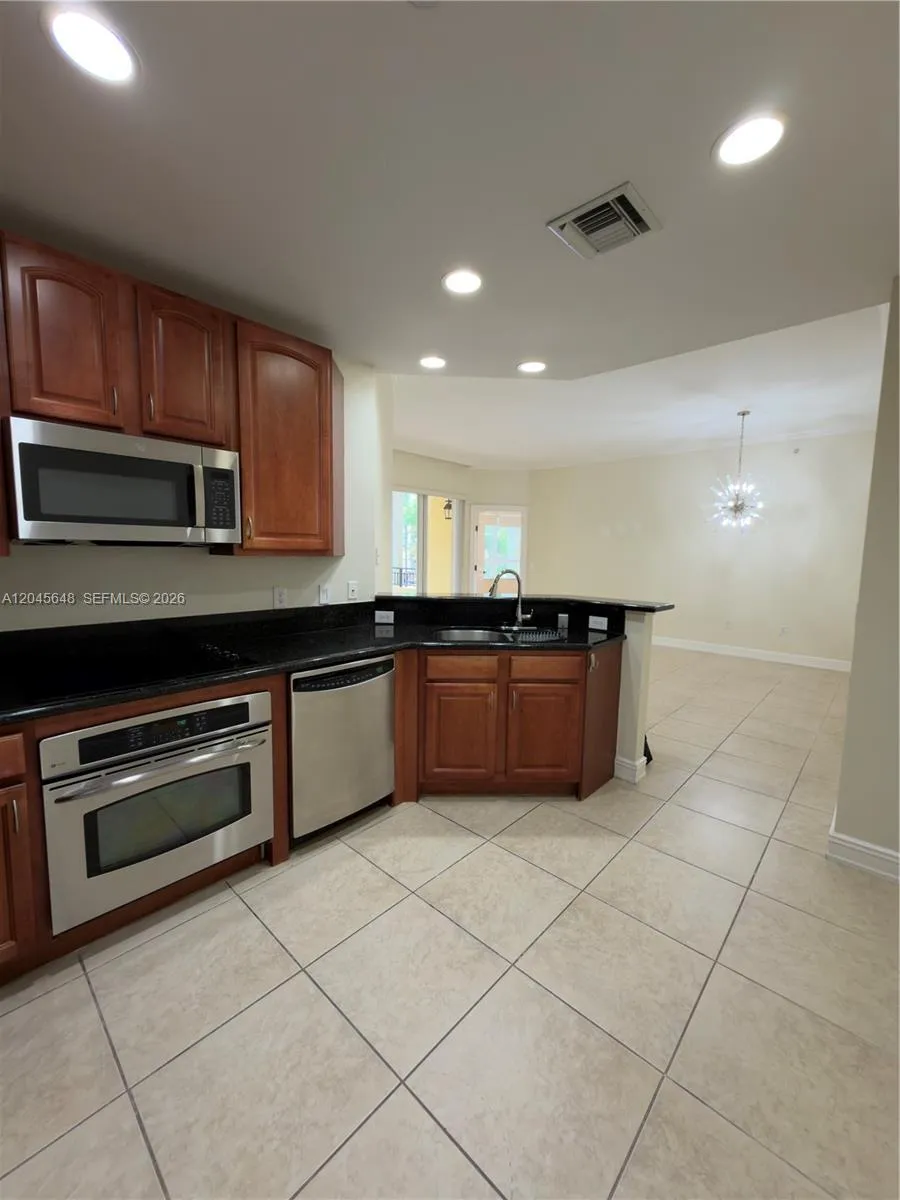 16100 Emerald Estates Dr #281 Weston, FL 33331