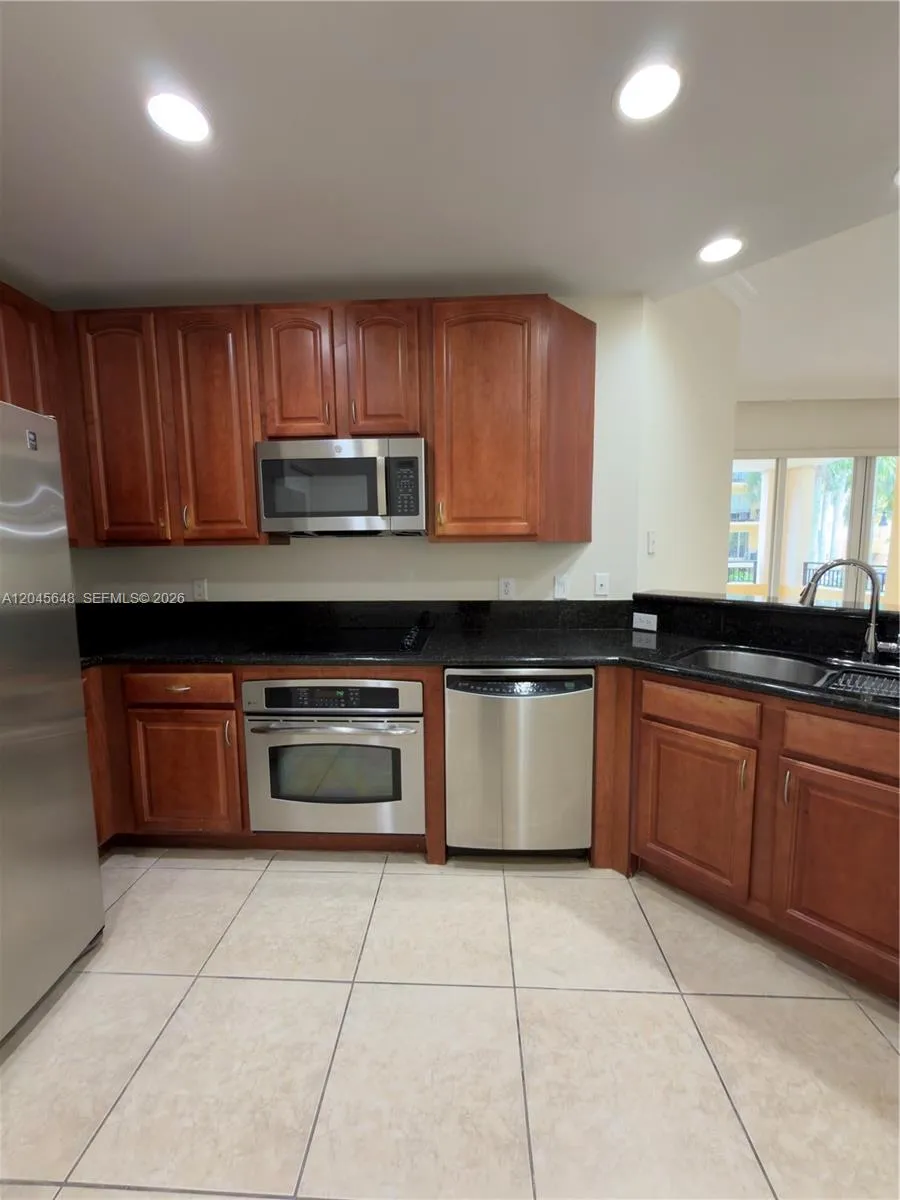16100 Emerald Estates Dr #281 Weston, FL 33331
