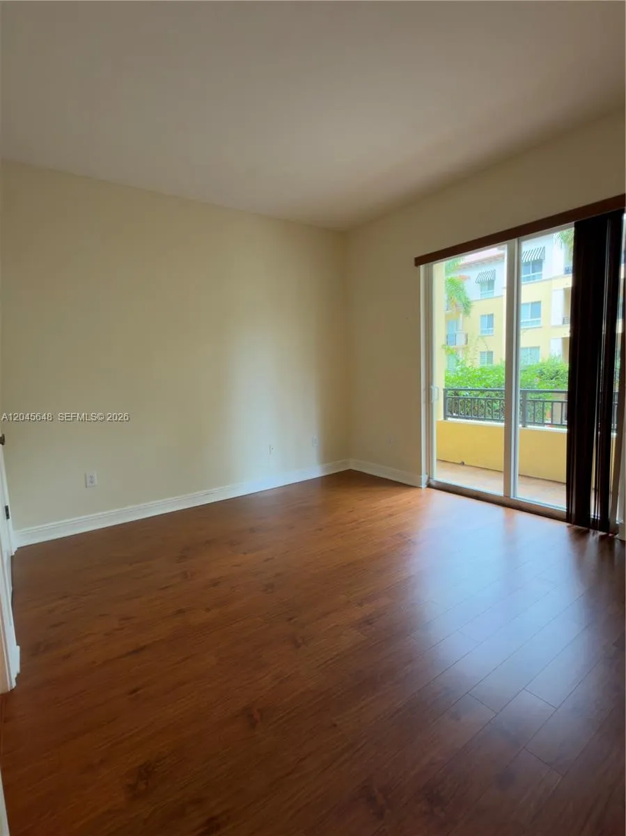 16100 Emerald Estates Dr #281 Weston, FL 33331