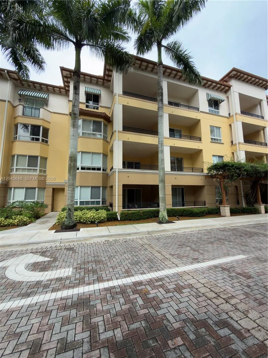 16100 Emerald Estates Dr #281 Weston, FL 33331