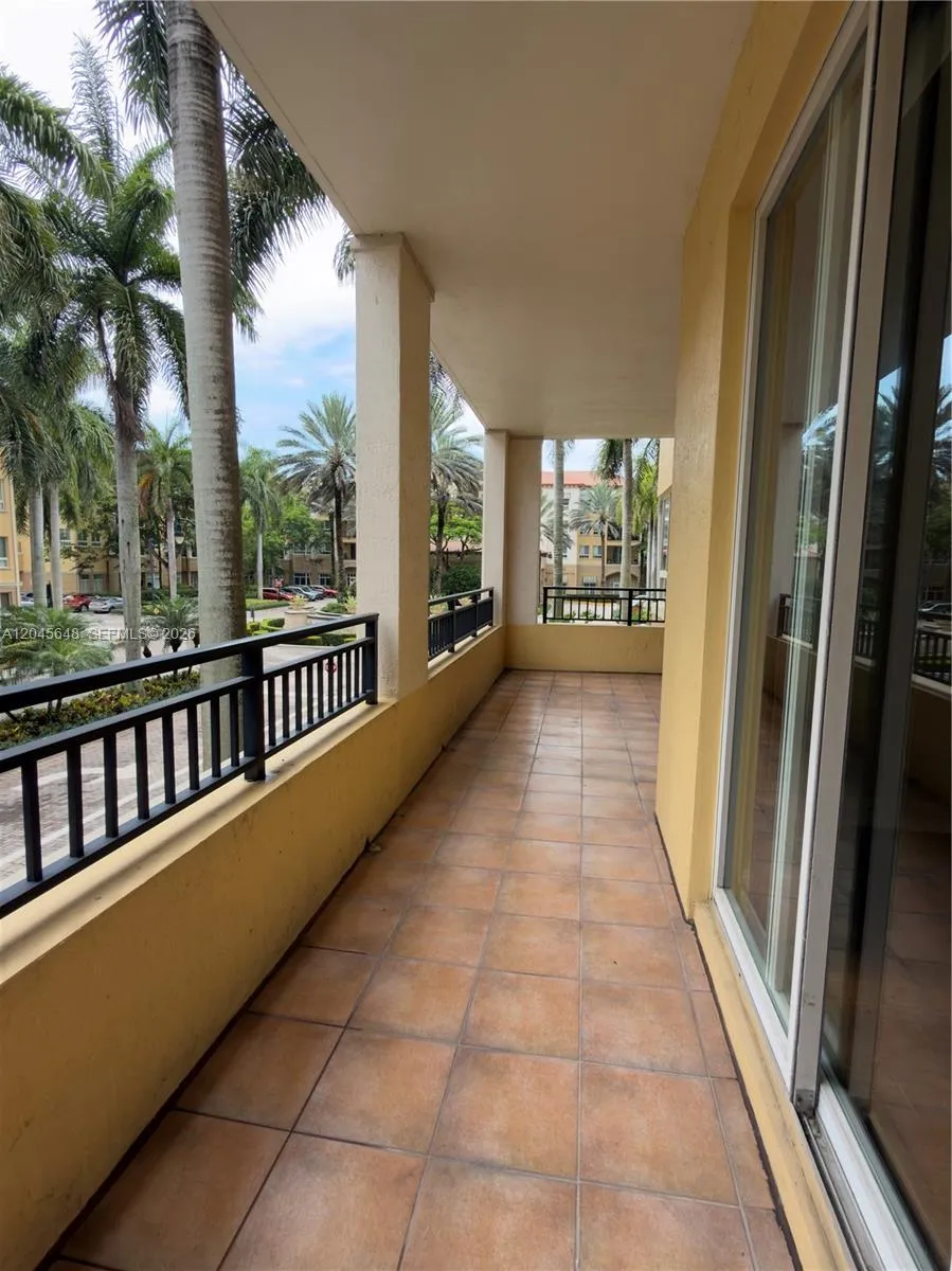 16100 Emerald Estates Dr #281 Weston, FL 33331