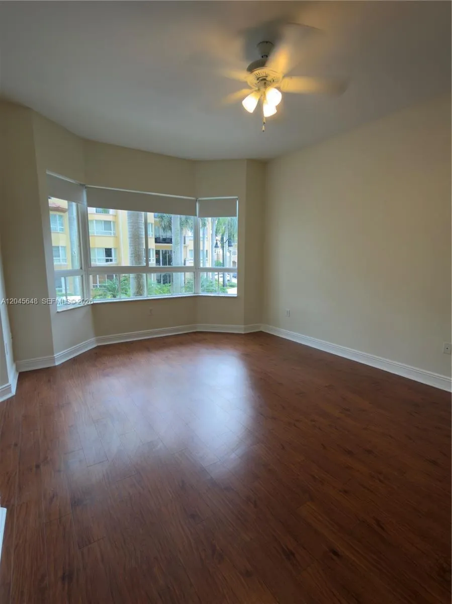 16100 Emerald Estates Dr #281 Weston, FL 33331