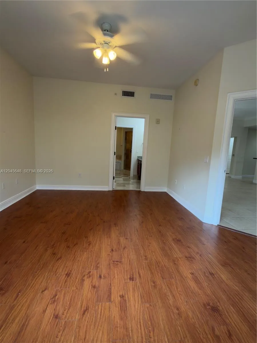 16100 Emerald Estates Dr #281 Weston, FL 33331
