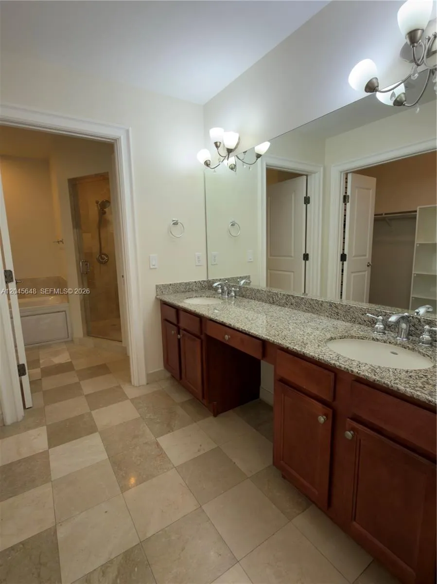 16100 Emerald Estates Dr #281 Weston, FL 33331
