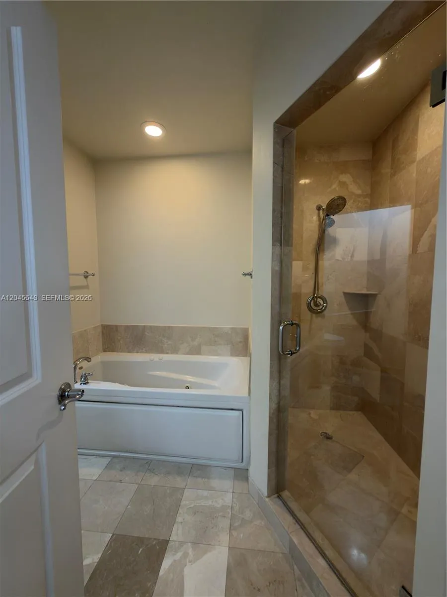 16100 Emerald Estates Dr #281 Weston, FL 33331