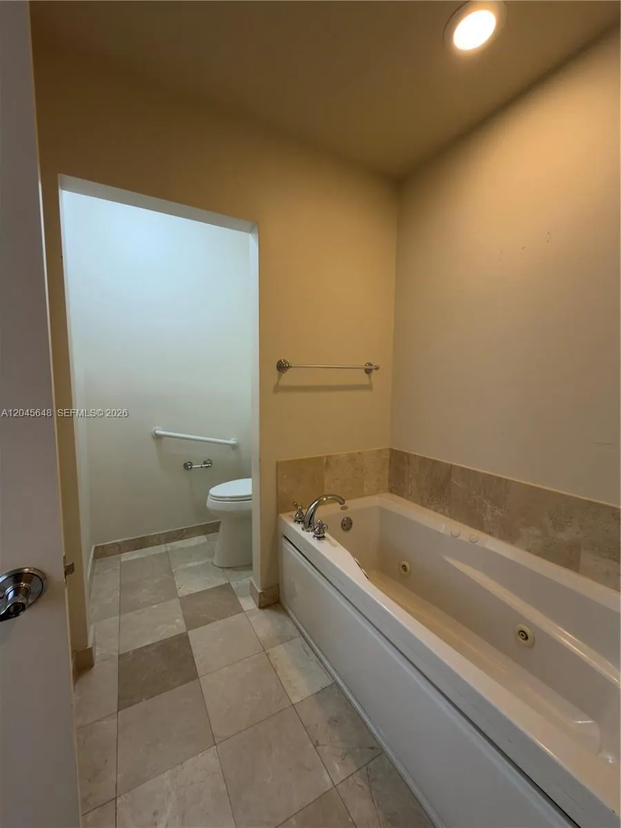 16100 Emerald Estates Dr #281 Weston, FL 33331
