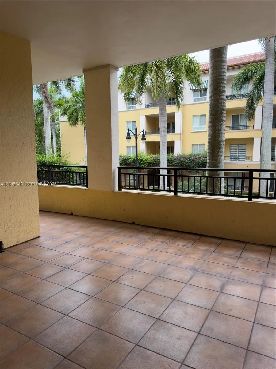 16100 Emerald Estates Dr #281 Weston, FL 33331