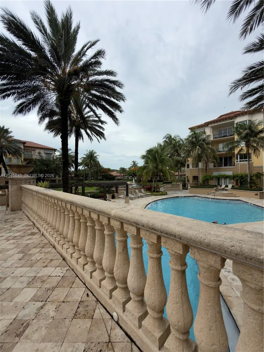 16100 Emerald Estates Dr #281 Weston, FL 33331