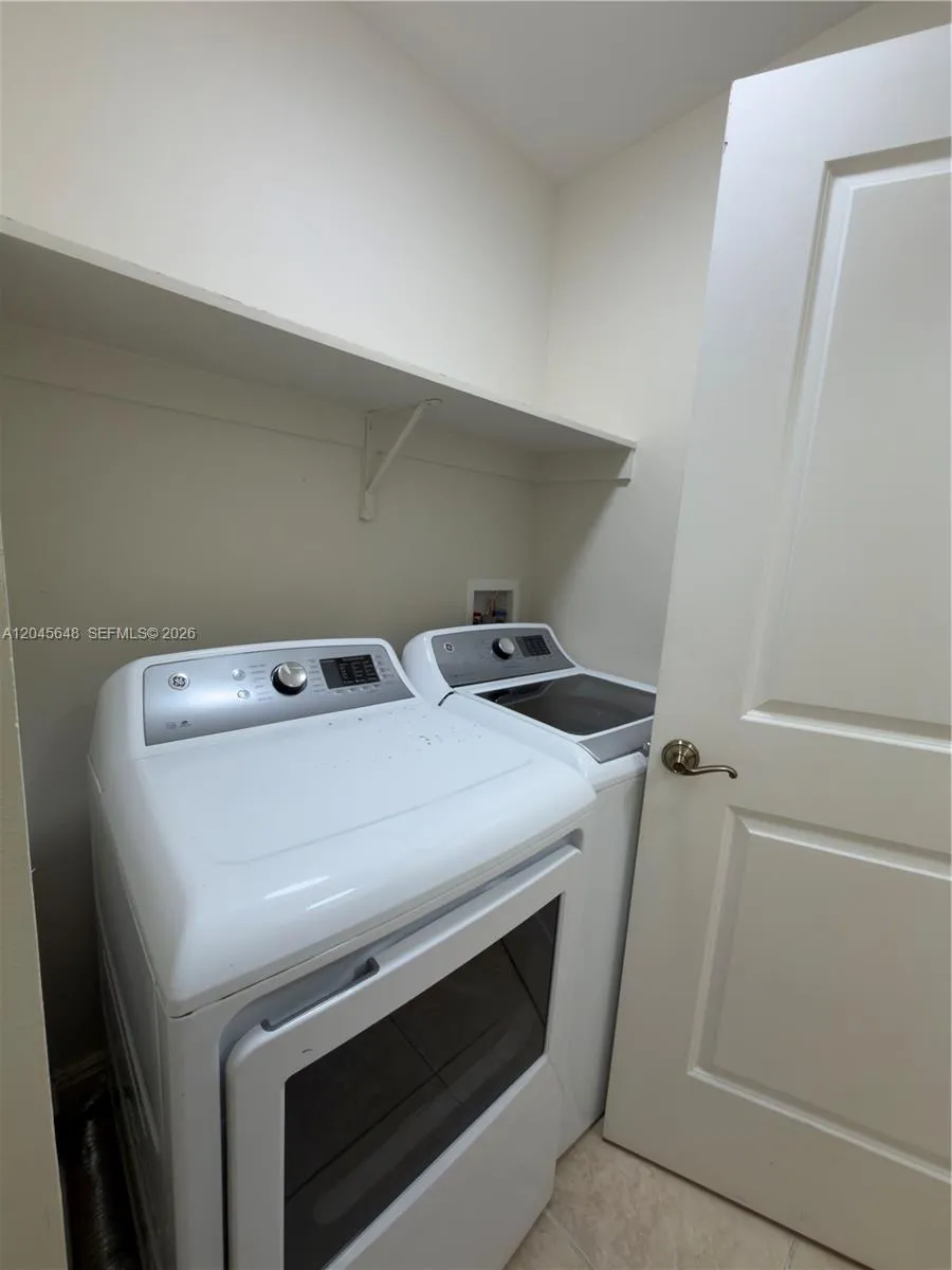 16100 Emerald Estates Dr #281 Weston, FL 33331