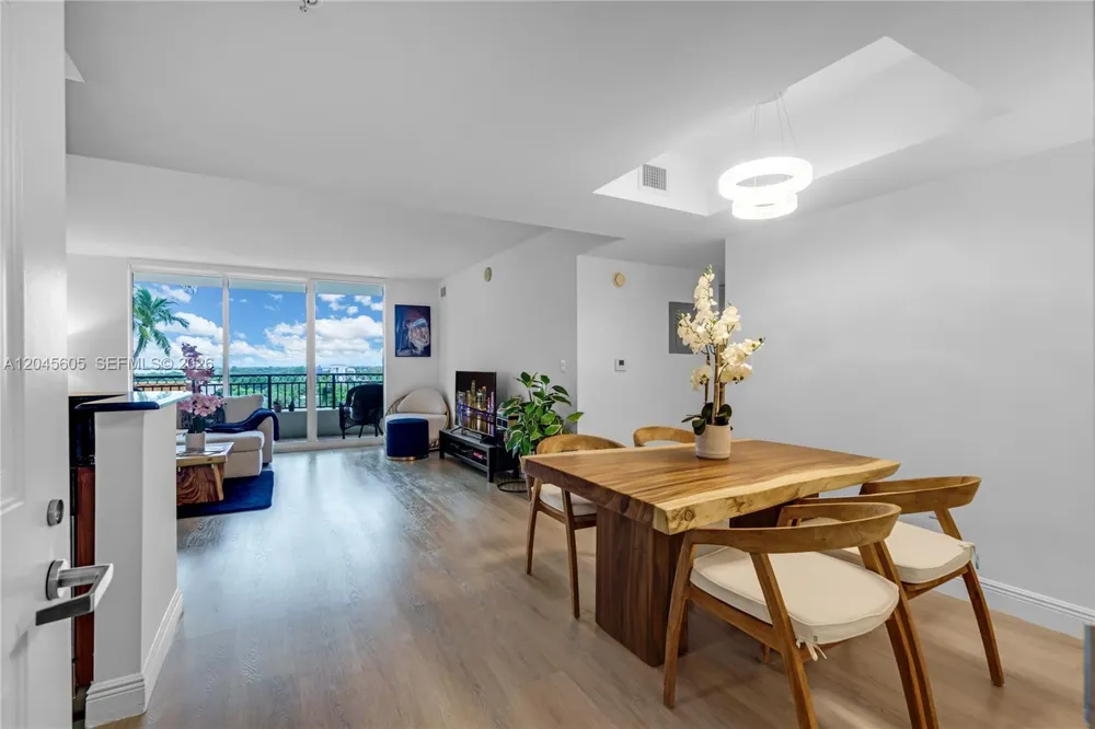 3232 SW 22nd Ter #804 Miami, FL 33145