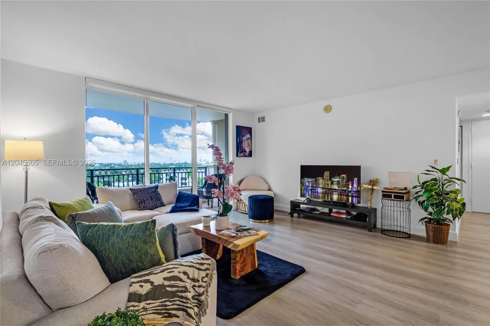 3232 SW 22nd Ter #804 Miami, FL 33145