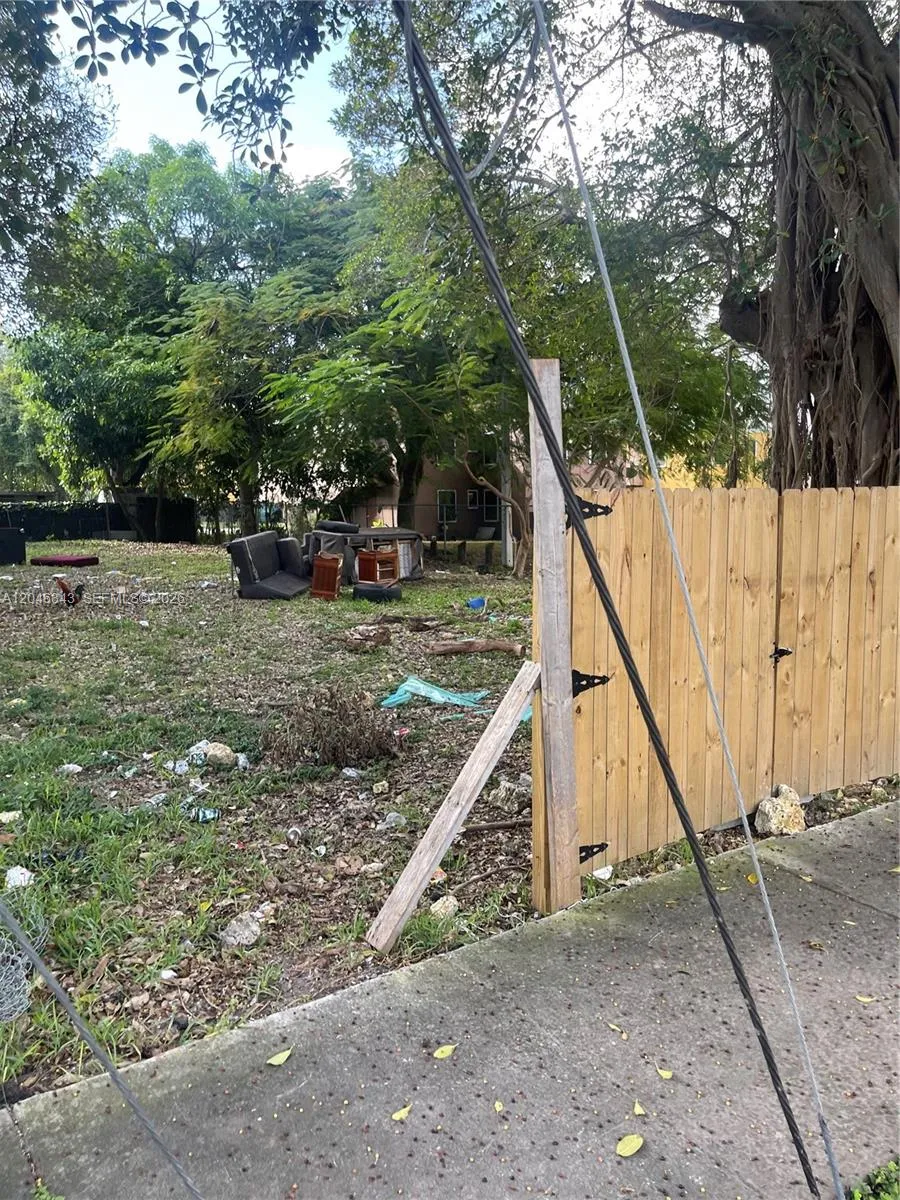 1110 NW 34th St Miami, FL 33127