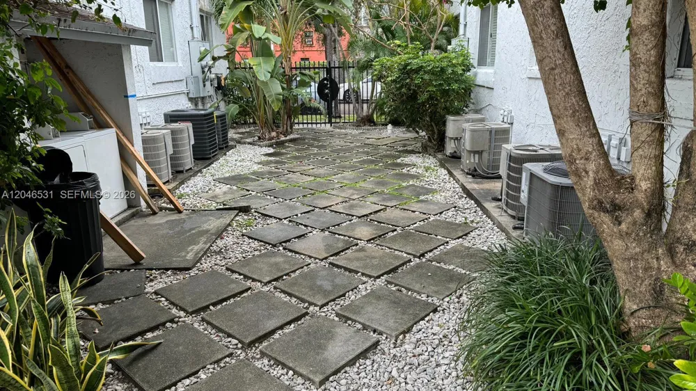 103 NW 6th Ave #2 Miami, FL 33128