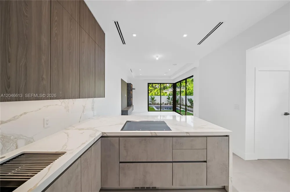 2710 S Le Jeune Rd Coral Gables, FL 33134