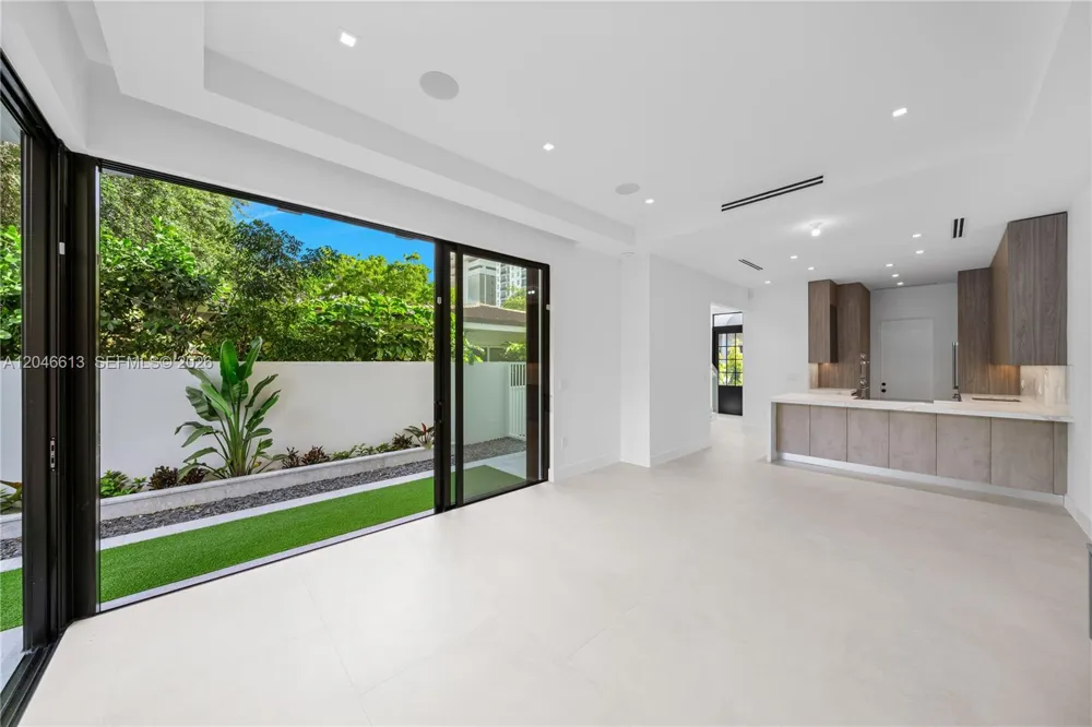 2710 S Le Jeune Rd Coral Gables, FL 33134