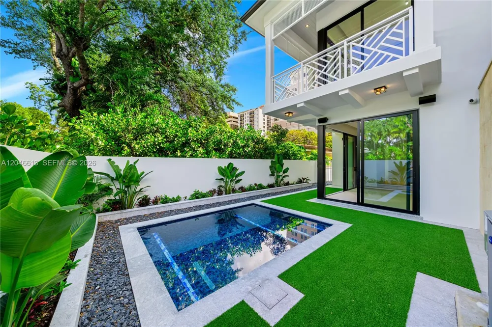 2710 S Le Jeune Rd Coral Gables, FL 33134