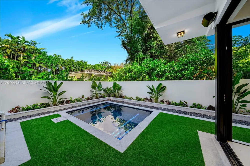 2710 S Le Jeune Rd Coral Gables, FL 33134