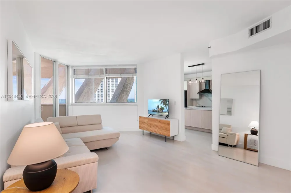 300 S Pointe Dr #907 Miami Beach, FL 33139
