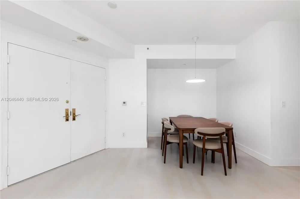 300 S Pointe Dr #907 Miami Beach, FL 33139