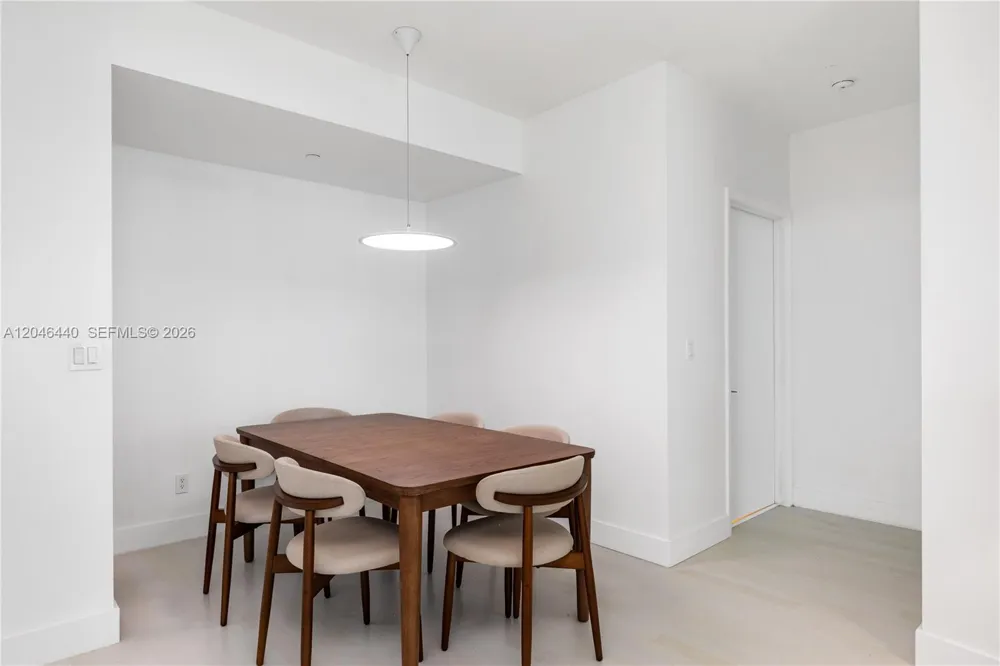 300 S Pointe Dr #907 Miami Beach, FL 33139